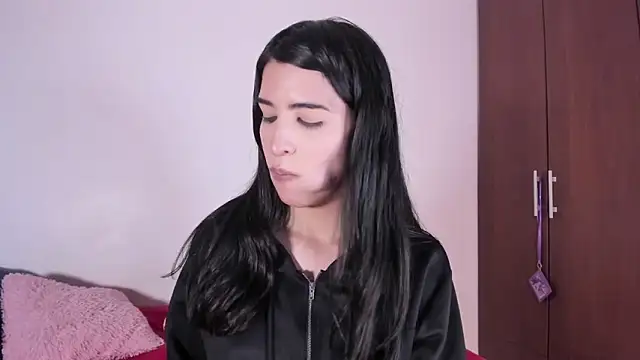 Sophixoxo: онлайн-секс-чат