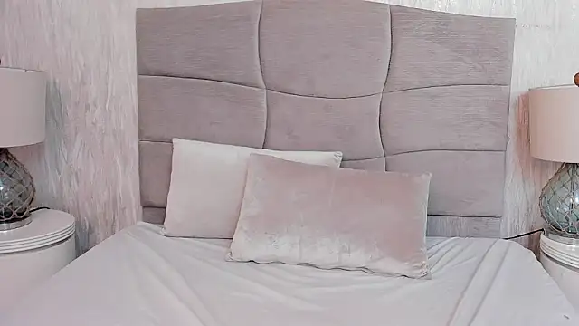 Naomii_BDSM Chat XXX live