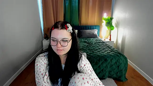 Chat +18 de Kira_G0ld ao vivo