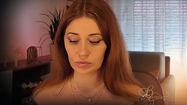 MissBeverlyMills' Live XXX Chat