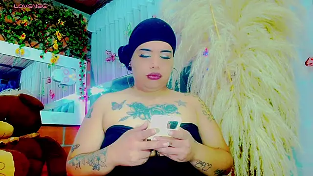 XXX chat uživo modela nauthyvalentina