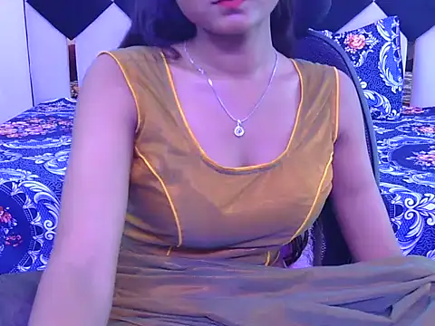 Shinykrishaa Show in webcam