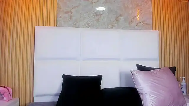 Zoehoney_hl লাইভ XXX চ্যাট