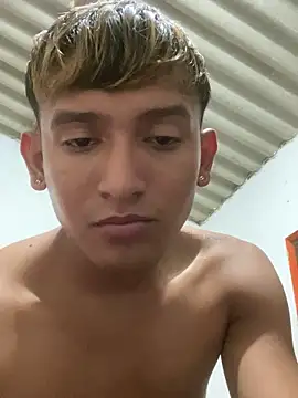 Show modela GeorgiandCoi na web-kameri