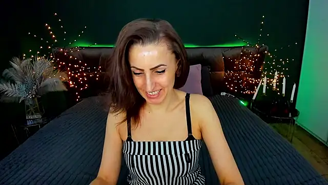 Rebecca_Diamond Chat XXX in diretta