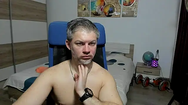 Chat XXX en directo de RobbyShawz