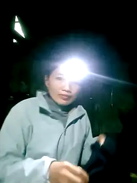 ngan-cute Adlı Modelin Canlı XXX Sohbeti