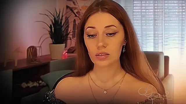 MissBeverlyMills 即時 XXX 聊天