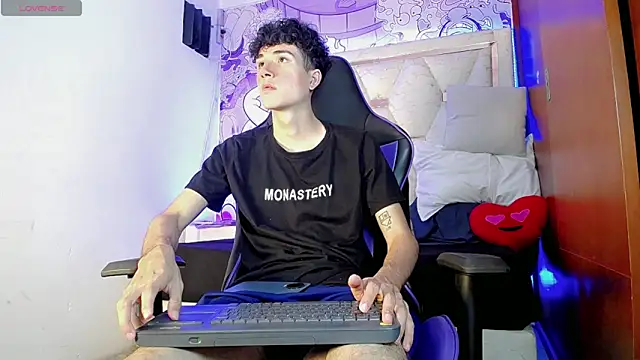 johnny_cagee Adlı Modelin Canlı XXX Sohbeti