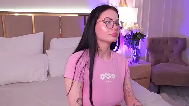 CindyMil: онлайн-секс-чат