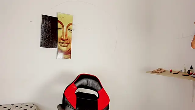 Shai_tsgirl_: διαδικτυακό σόου στην κάμερα