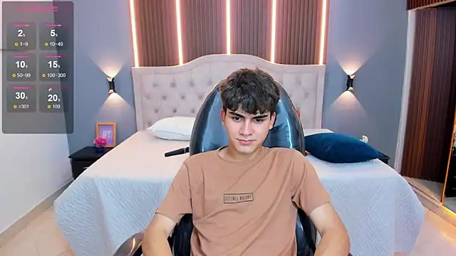 XXX chat uživo modela Tommy18__