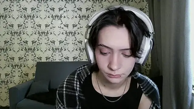 LxayBloom: онлайн-секс-чат