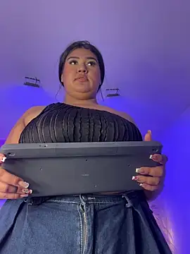 Dojaaiisha élő XXX-chatje