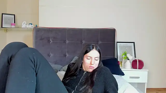 Chatroom XXX en direct de AdrianaCult