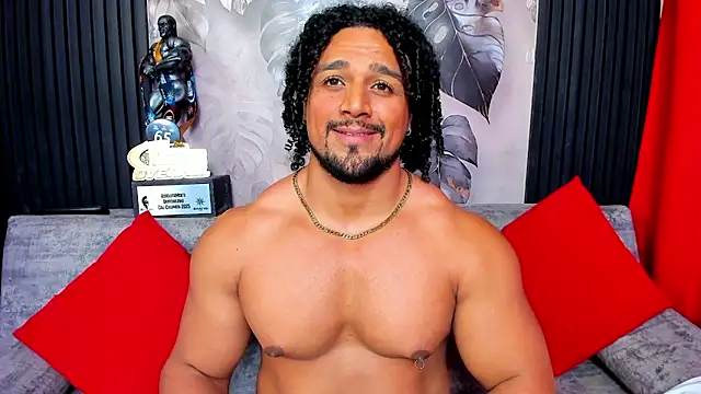 XXX chat uživo modela MikeEstevess