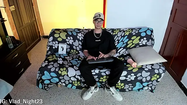 Vlad__night live XXX chat