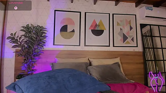 MiaKay1's Live XXX Chat