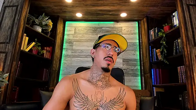 Donovan_Desmond Live XXX-Chat