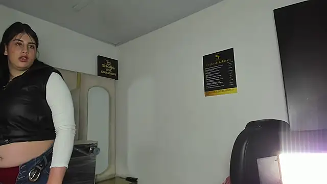 Chat +18 de Criistaal_ ao vivo