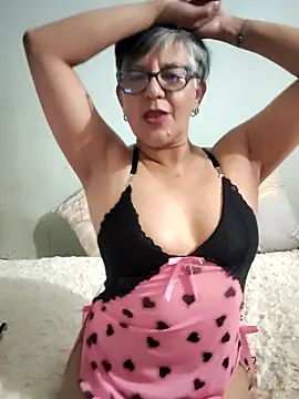 ilonna2025: απευθείας συνομιλία ΧΧΧ