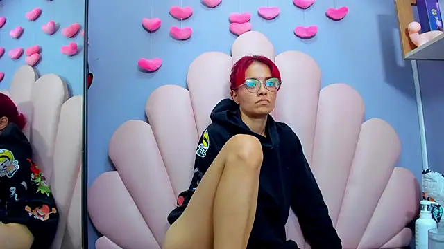 Chat +18 de luci_miller ao vivo