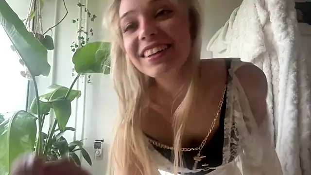 SourMidday – webcam-show