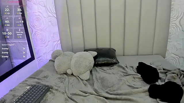 AlexaFoxy18's Webcam Show