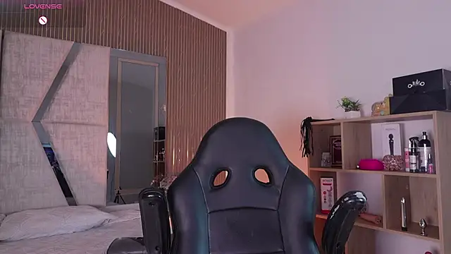 Онлайн чат XXX CleeoAdams_