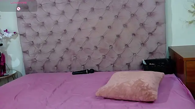 Chatroom XXX en direct de Erikka__