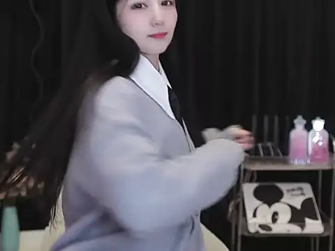 Nuyoah-77 Live XXX Chat