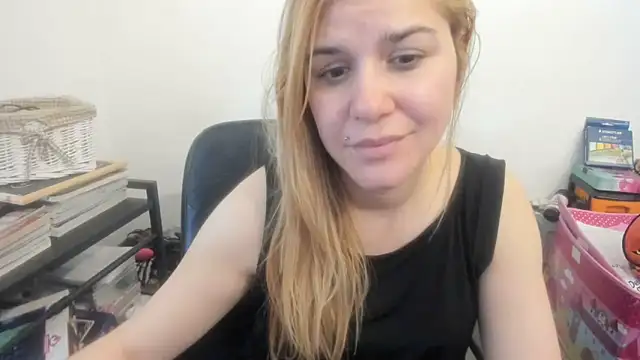 XXX chat uživo modela new_but_cute