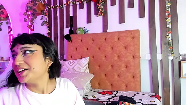 MeowMota_ Adlı Modelin Canlı XXX Sohbeti