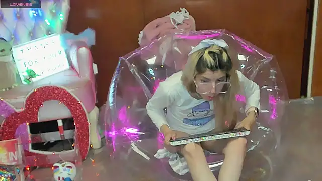 Skinygirl's Webcam Show