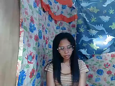 PinaySkinnyGirl Adlı Modelin Canlı XXX Sohbeti