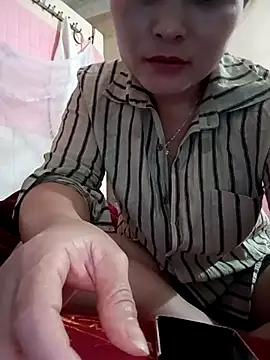 Miu1_girl19: διαδικτυακό σόου στην κάμερα