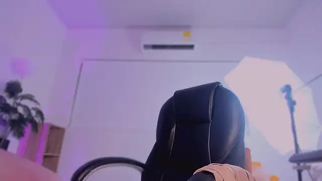 Pokazy przed kamerką – Ayha_khalaf