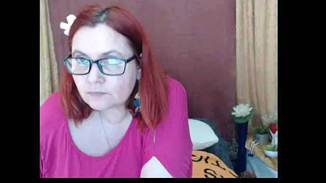 PlayfullMature's Live XXX Chat