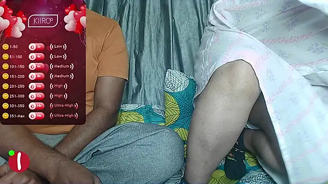 Cutehornycouples' Live XXX Chat