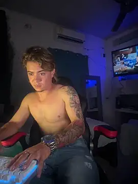 AngelLatinBoy 网络视讯表演