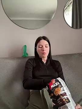 horny_milkis élő XXX-chatje