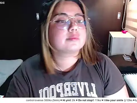 YiniBelle Webcam-Show