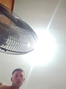 69ninee webkamerás műsora