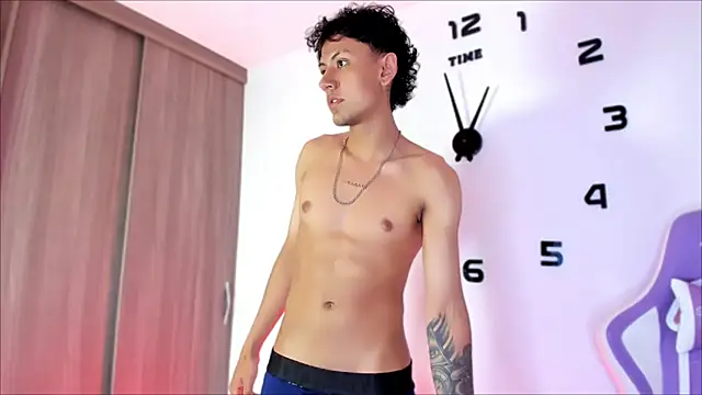 dominik_jackson_ Show in webcam