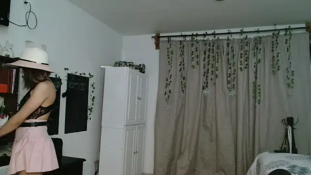 Dama_Scarlata18's Live XXX Chat