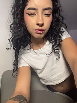 RosseMelodyのライブXXXチャット