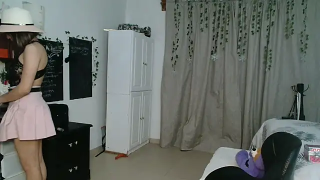 Dama_Scarlata18 Adlı Modelin Canlı XXX Sohbeti