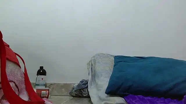 avaleri_cherry's Webcam Show