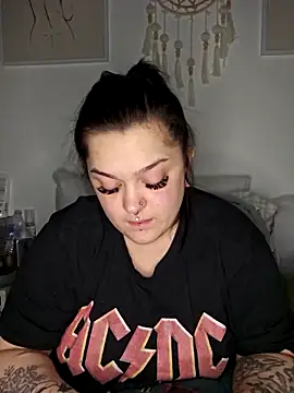 Saucy-Serenity 在線直播表演