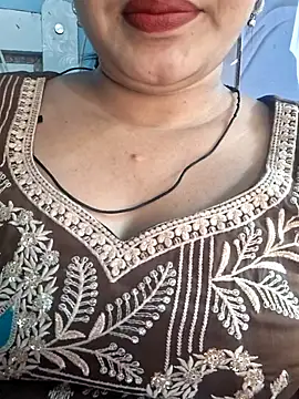 Chat +18 de MissGitanjali ao vivo